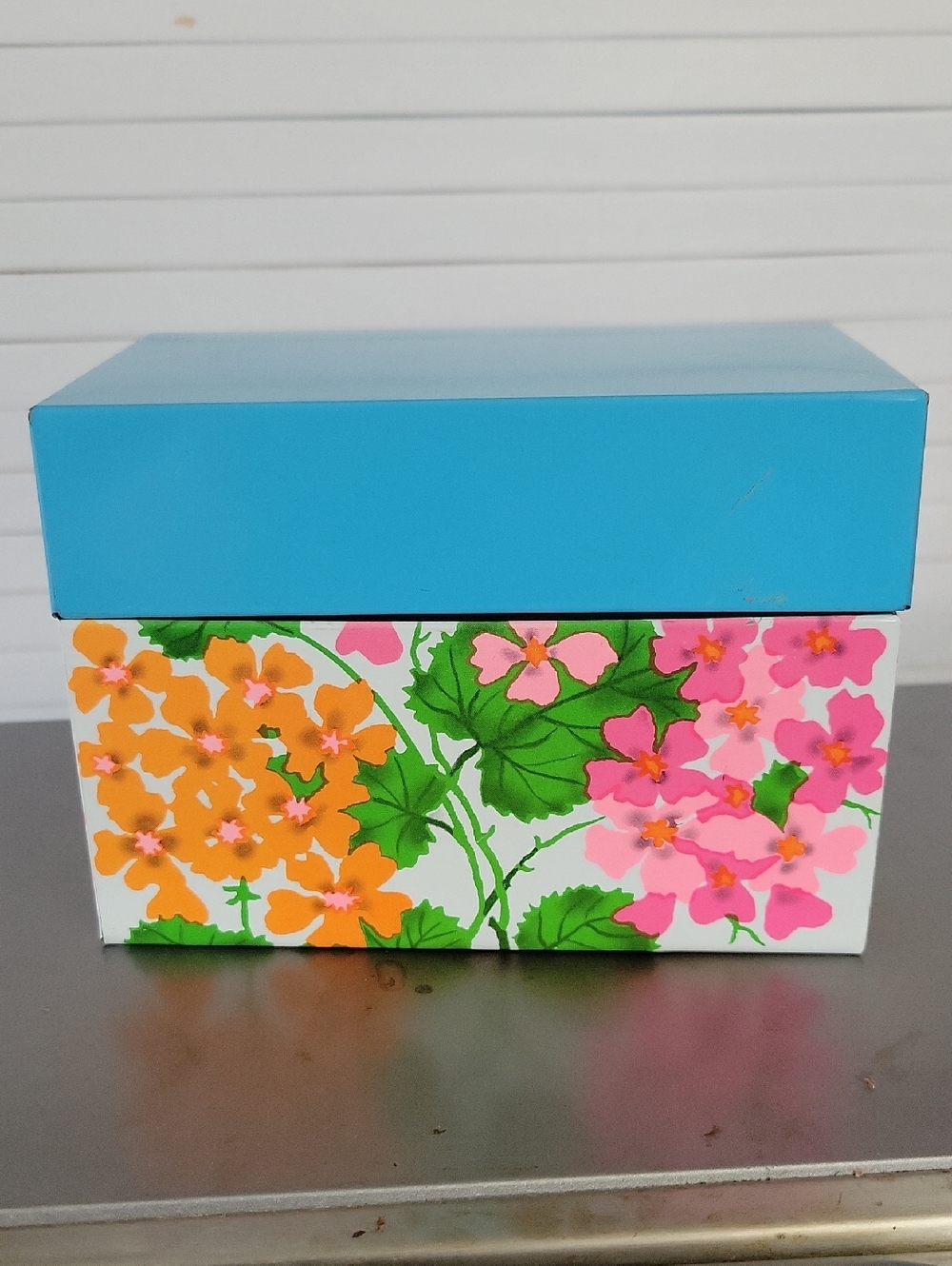 Ohio Art Retro Floral 3x5 Metal Receipe Box With Cards And Tabbed Dividers.